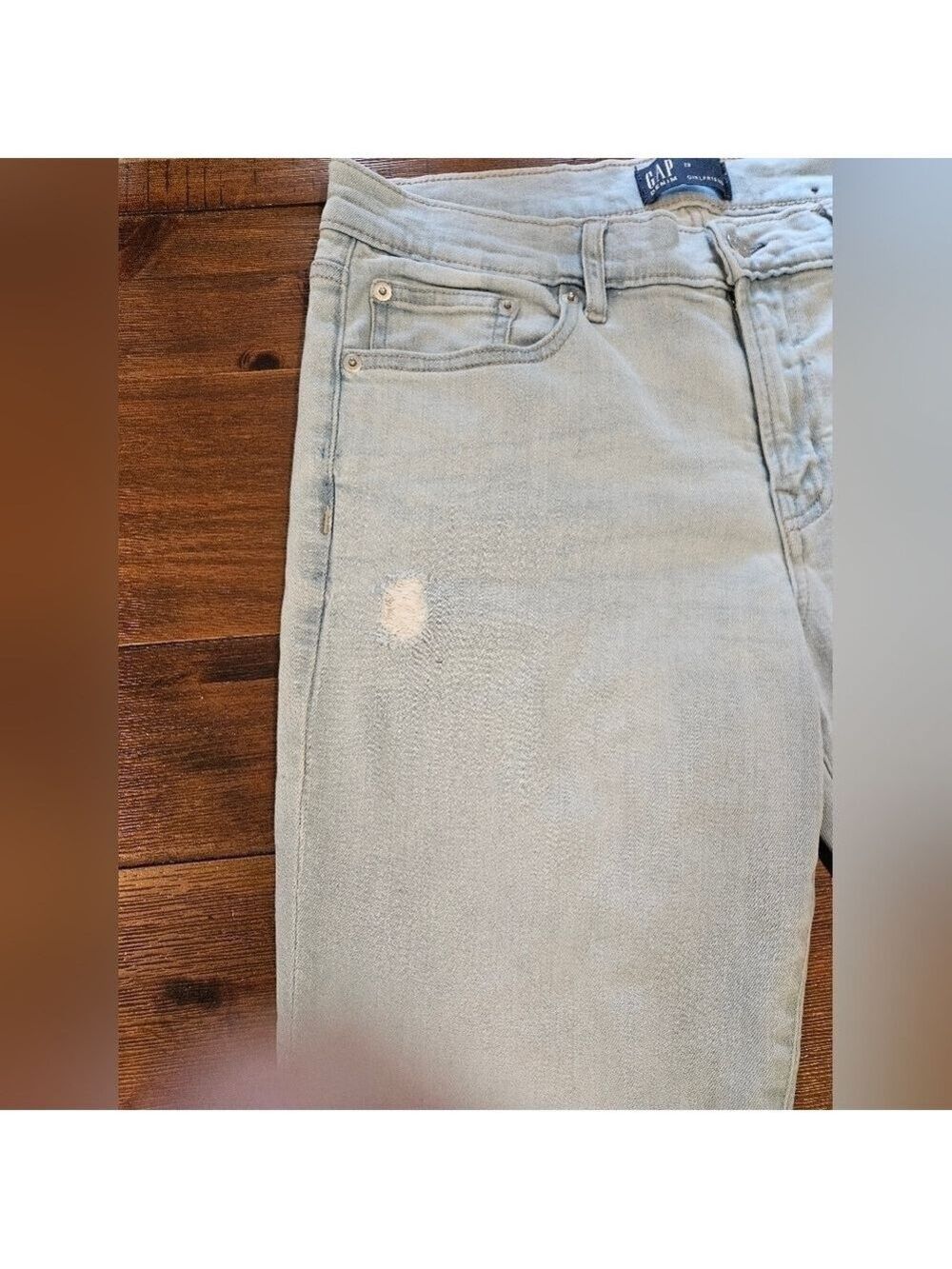 GAP WOMEN'S GIRLFRIEND MID-RISE LIGHT WASH DISTRESSED DENIM JEANS SIZE 29 - Picture 6 of 11